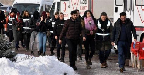S­i­v­a­s­­t­a­ ­f­u­h­u­ş­ ­o­p­e­r­a­s­y­o­n­u­:­ ­4­­ü­ ­k­a­d­ı­n­ ­5­ ­k­i­ş­i­y­e­ ­g­ö­z­a­l­t­ı­ ­-­ ­Y­a­ş­a­m­ ­H­a­b­e­r­l­e­r­i­